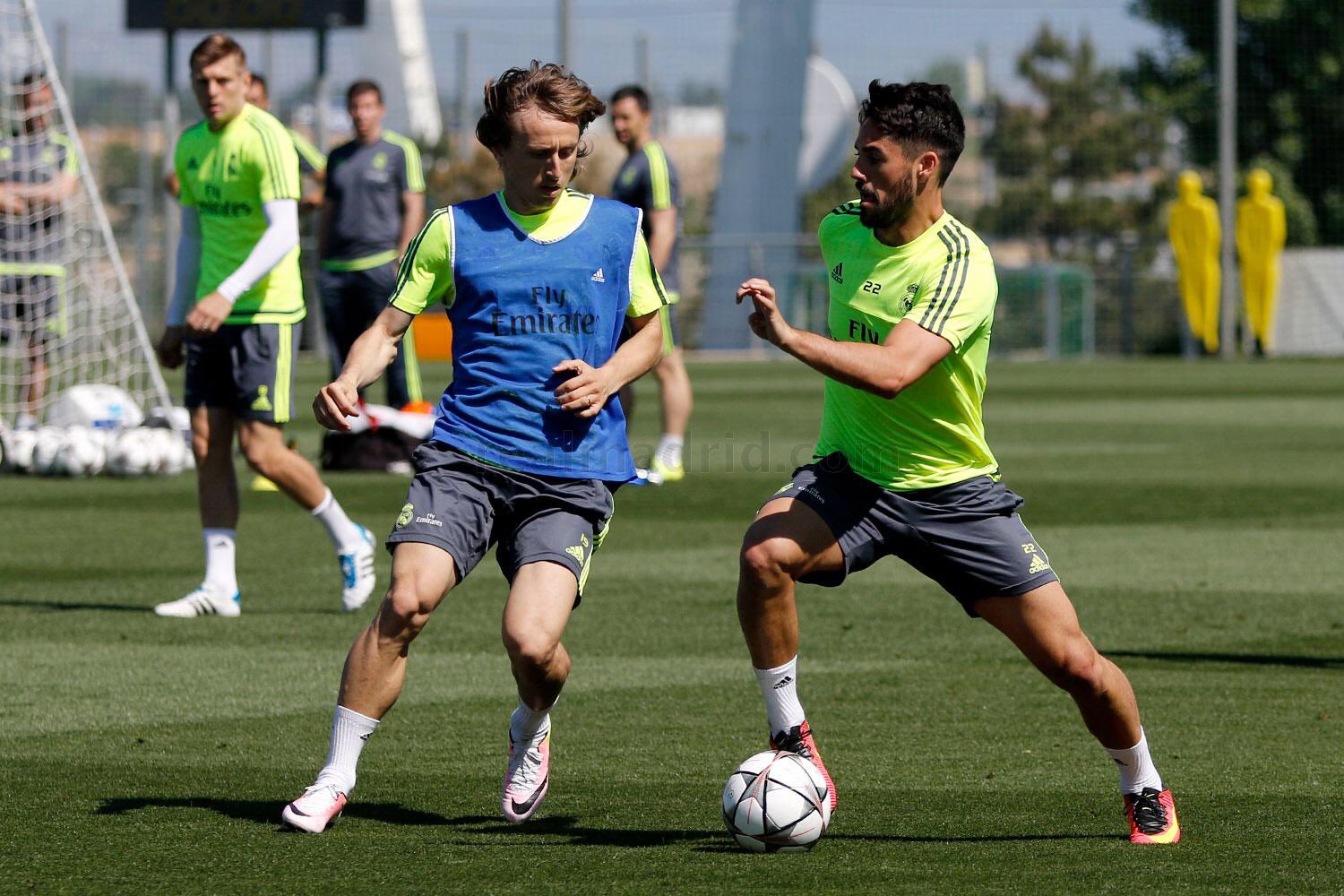 Ci5XWXLXEAAu8UJ.jpg:large