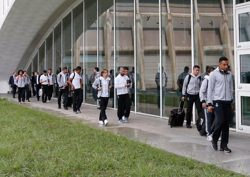 CPlRF5HVAAAzKY_.jpg:large