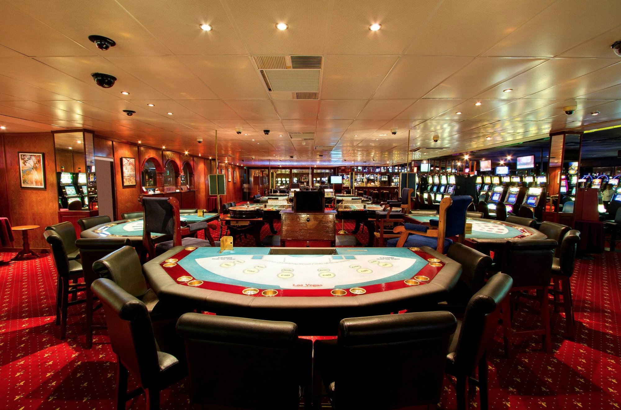 table-games-at-las-vegas.jpg