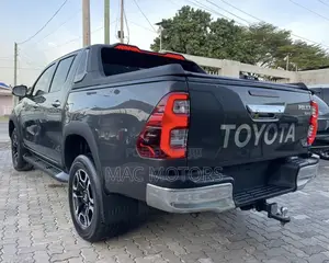 Toyota Hilux 2022 Gray