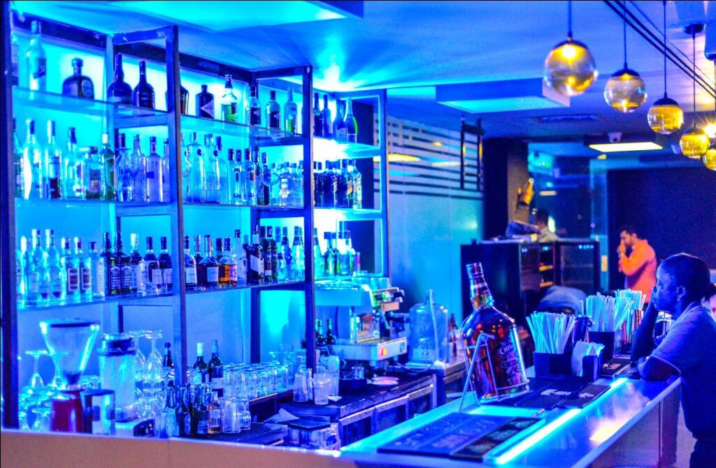 attractive-bar.jpg