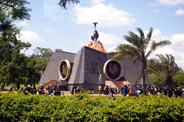Nyayo_Monument_2007.jpg