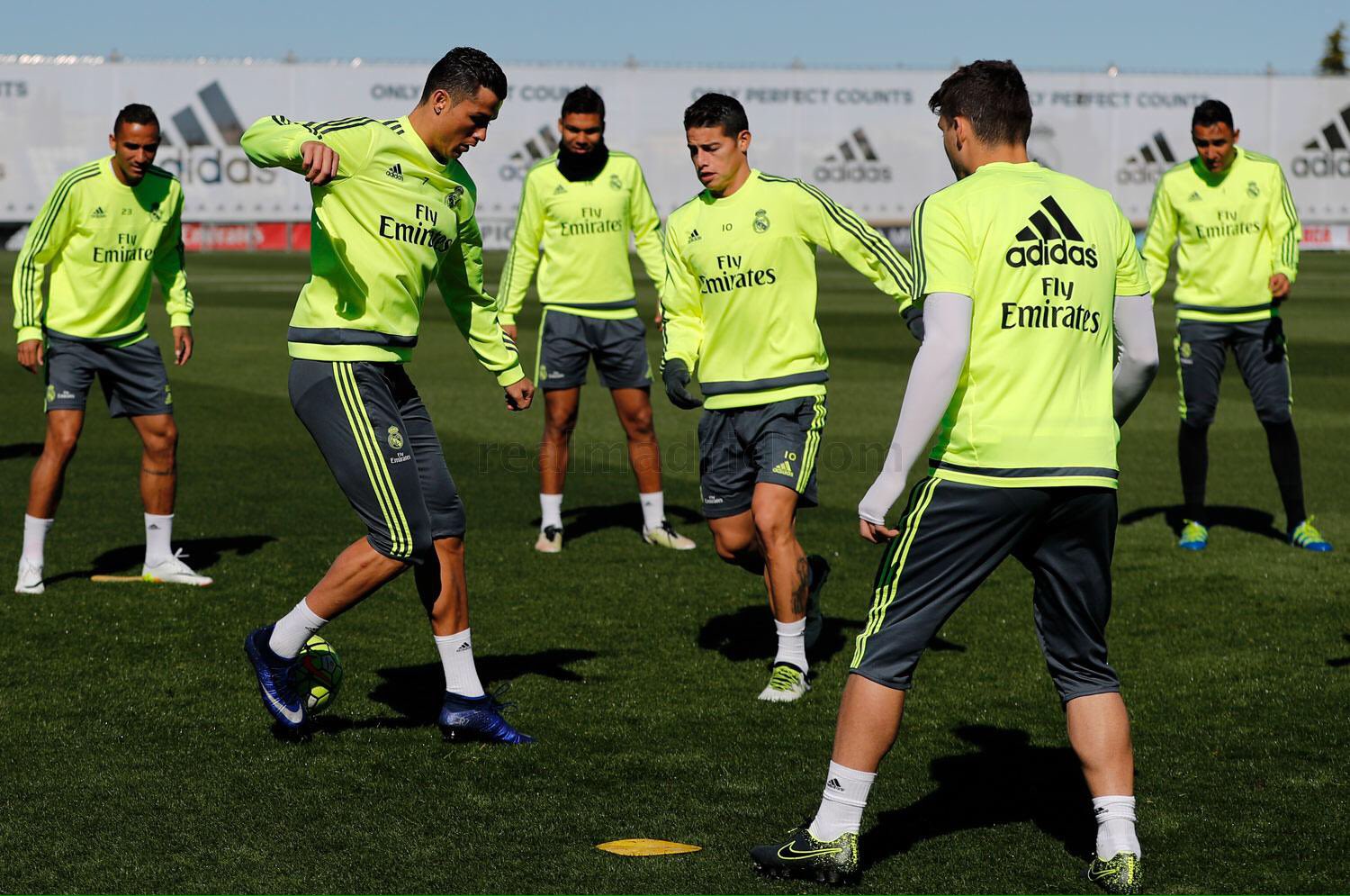 Cfg-gOEW4AAf-WU.jpg:large