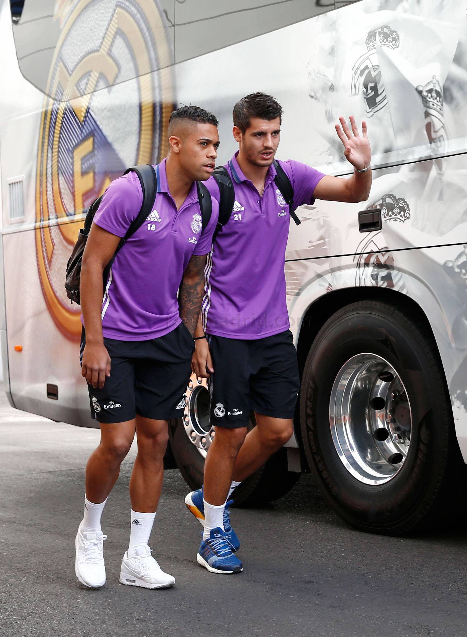 Cq2_wRYXYAABhGR.jpg:large