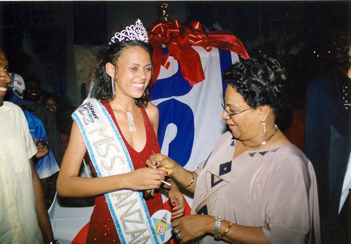 CH4ufwwXAAELx2D.jpg:large