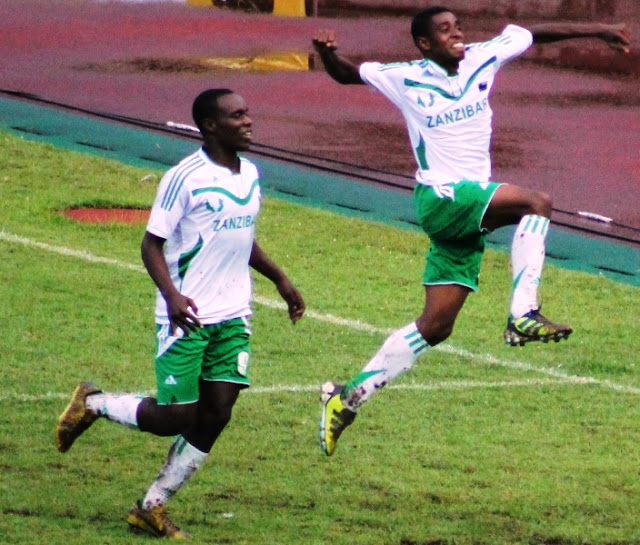 Khamis-Mcha-wa-Zanzibar-akishangilia-goli.jpg