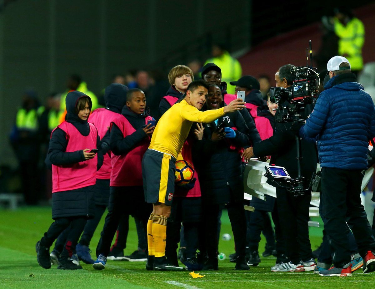 Cyxt-8uWQAEXVH1.jpg:large