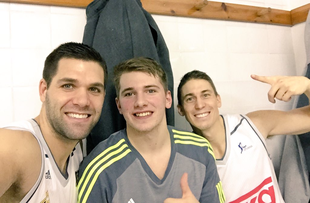 CWrIwy5UwAAM-Yb.jpg:large