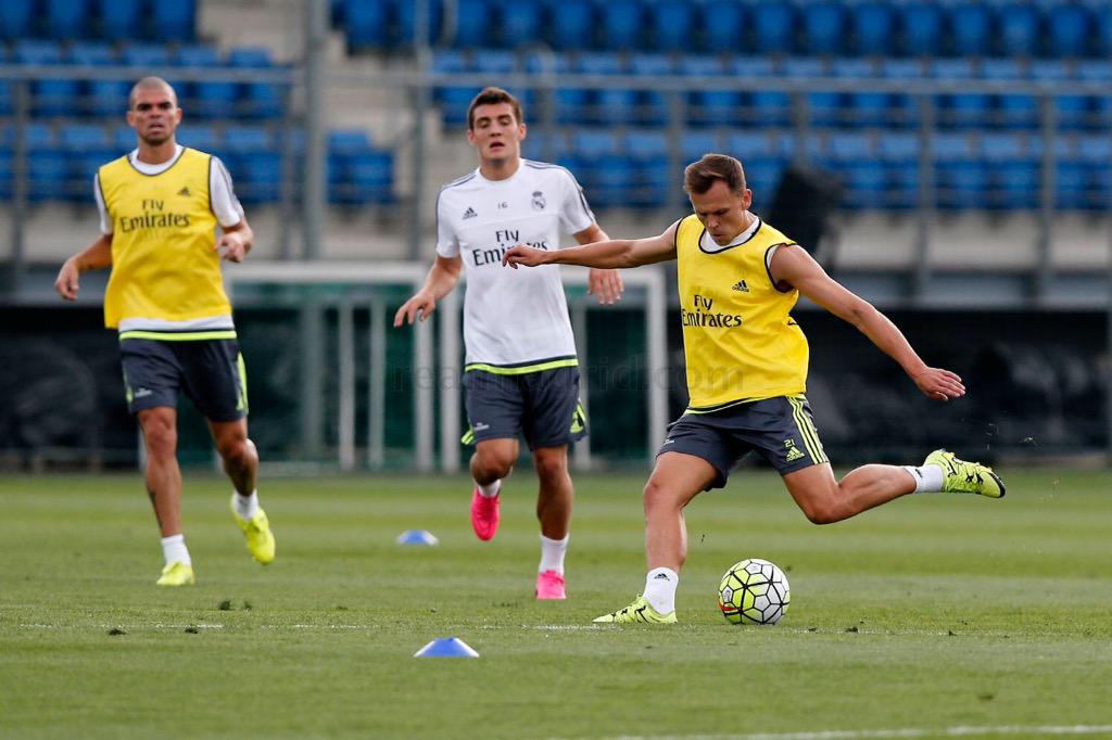 COfLNbQWgAECzaj.jpg:large