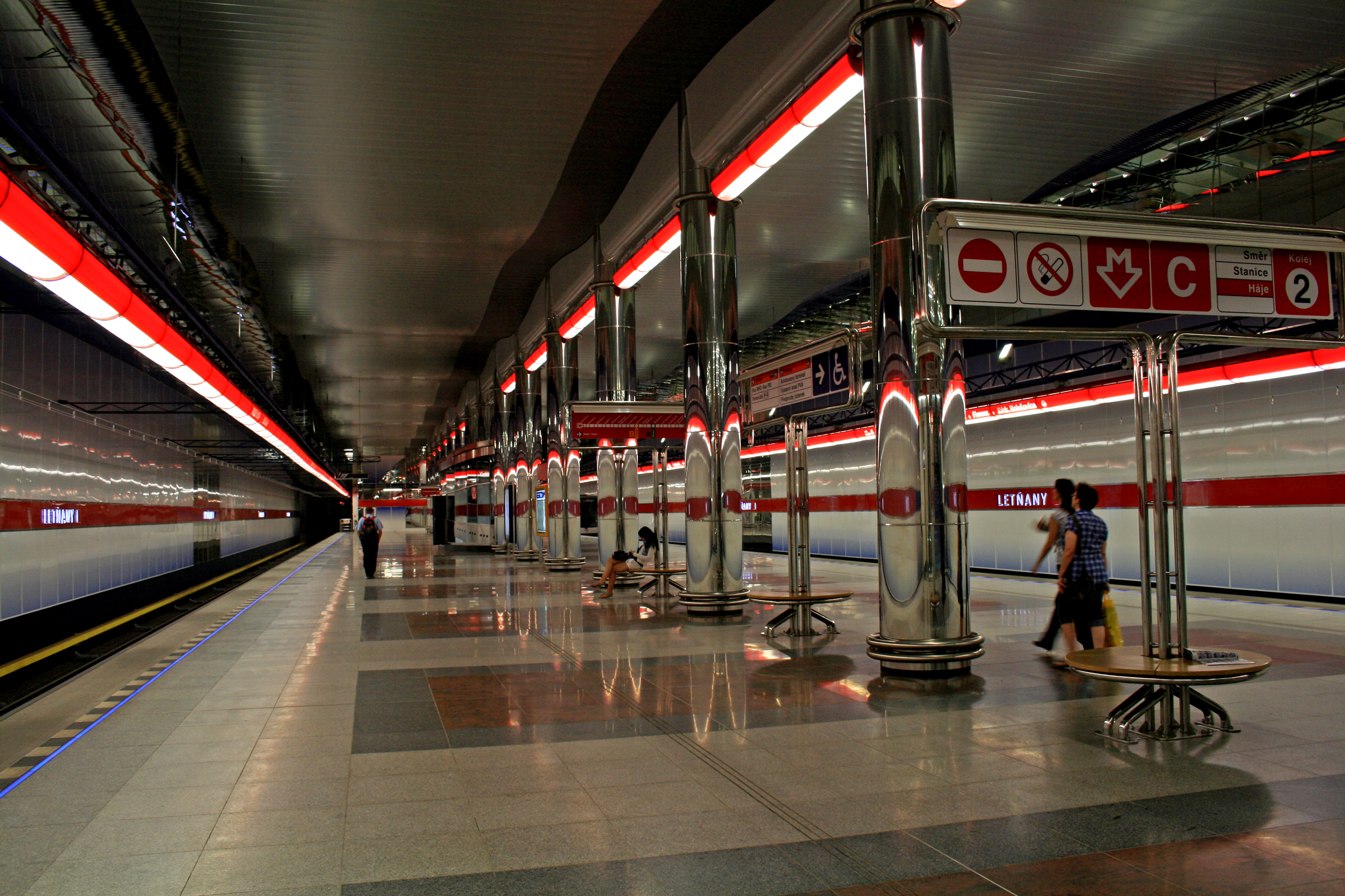 Metro_Letňany_1.jpg