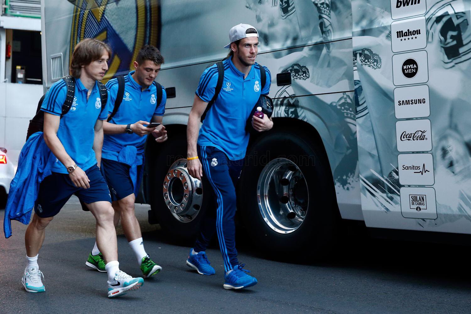 Chjo1duXEAAAfLE.jpg:large