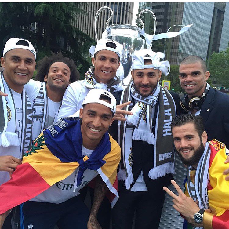 CjnhRHTXEAAtug2.jpg:large