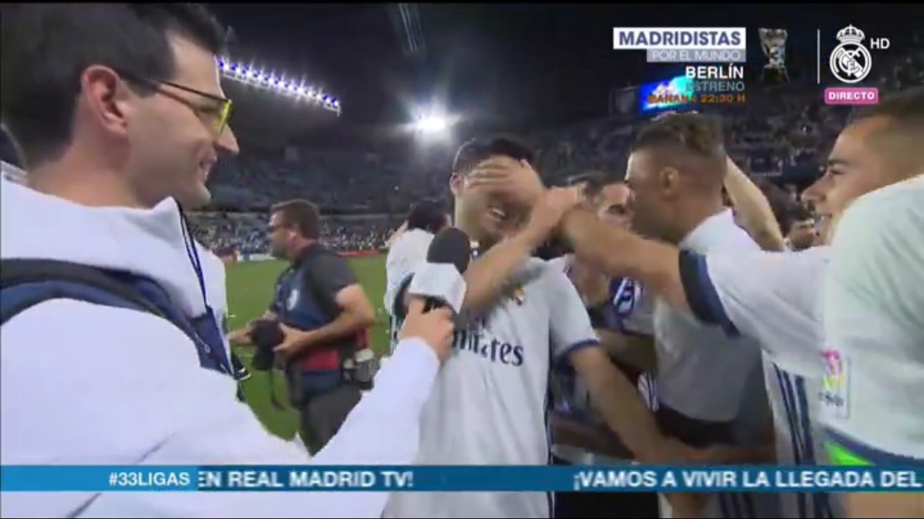 DAYEmy5W0AECF0O.jpg:large