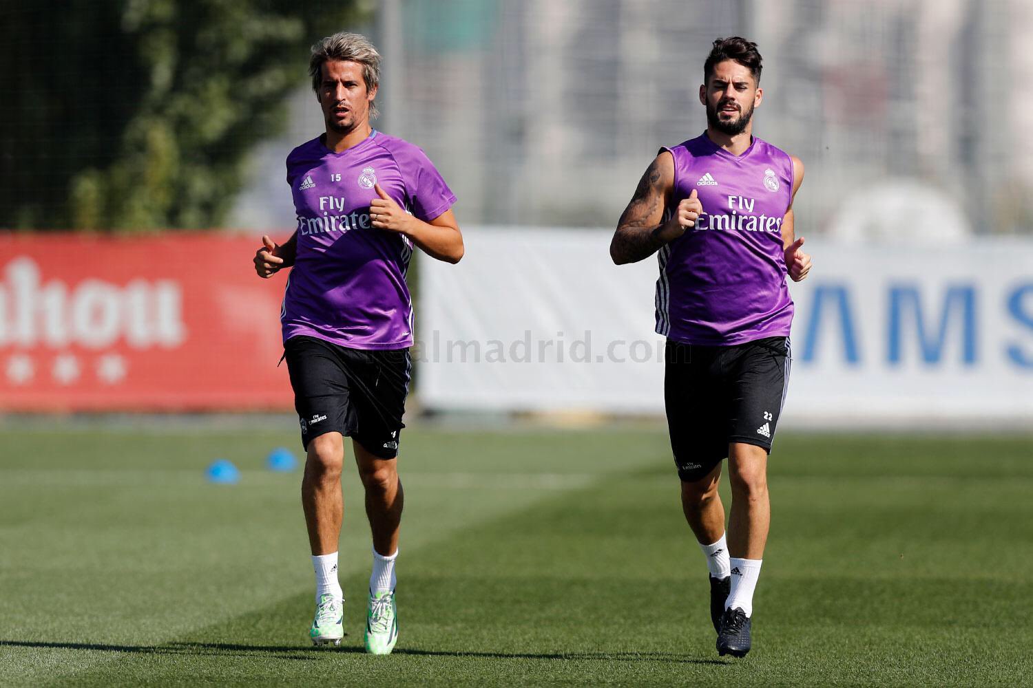 Cr5-wymWEAAodB7.jpg:large