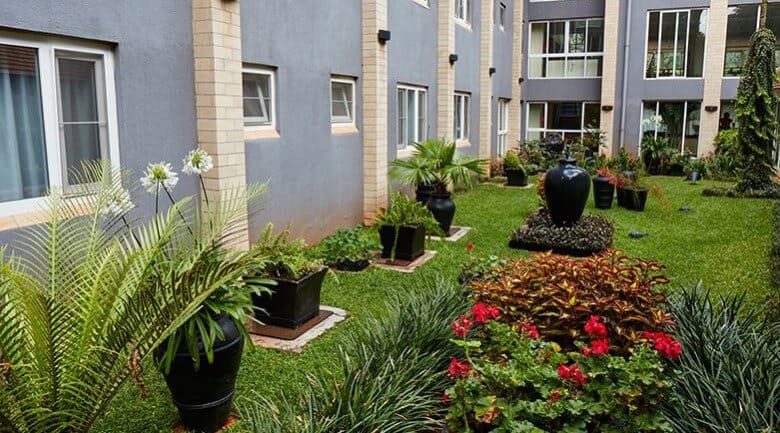 Town-Lodge-Upper-Hill-Nairobi-Kenya-Garden_large.jpg