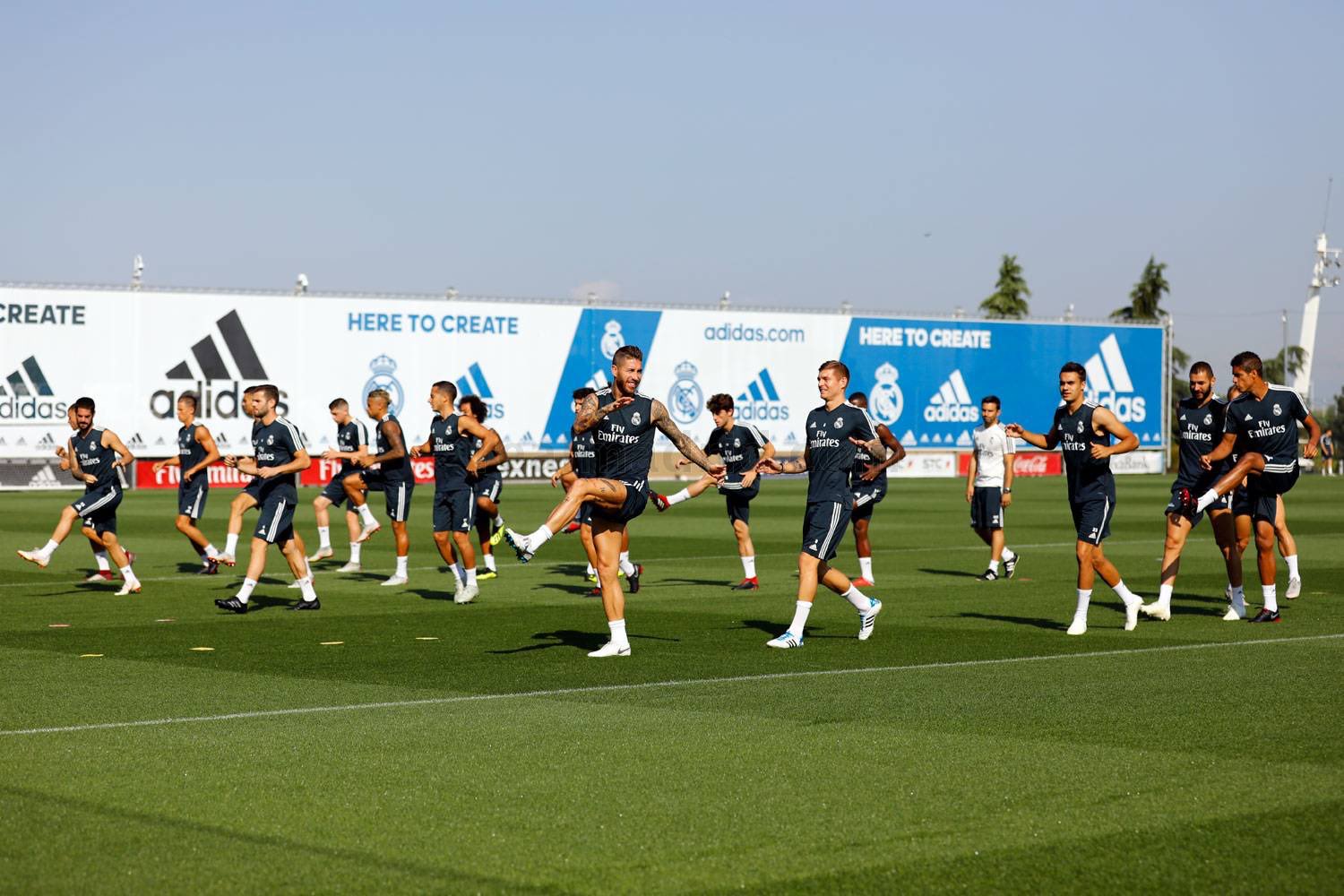 DnDafKqX0AANd9o.jpg:large