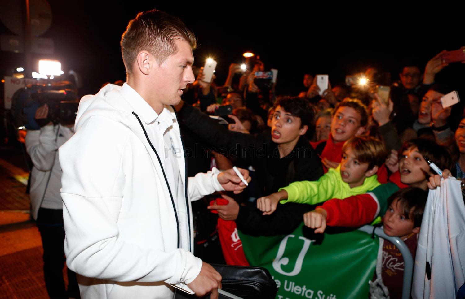 Cv4V4B0WcAE88GB.jpg:large