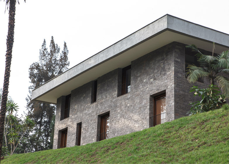Lost-Villa-by-Jonathan-Woolf-Architects_dezeen_784_6.jpg