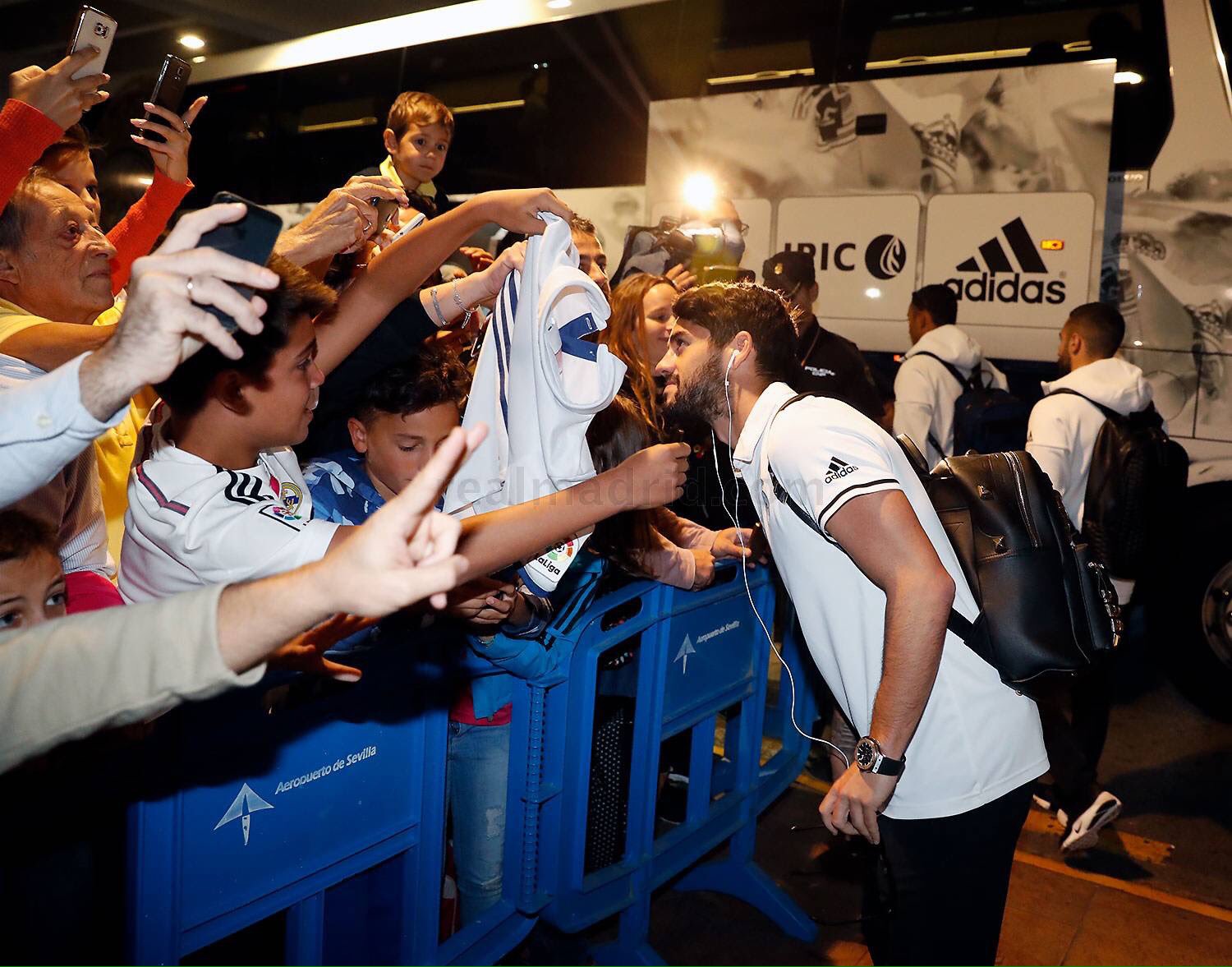 CuzaQnVXgAAyCtI.jpg:large