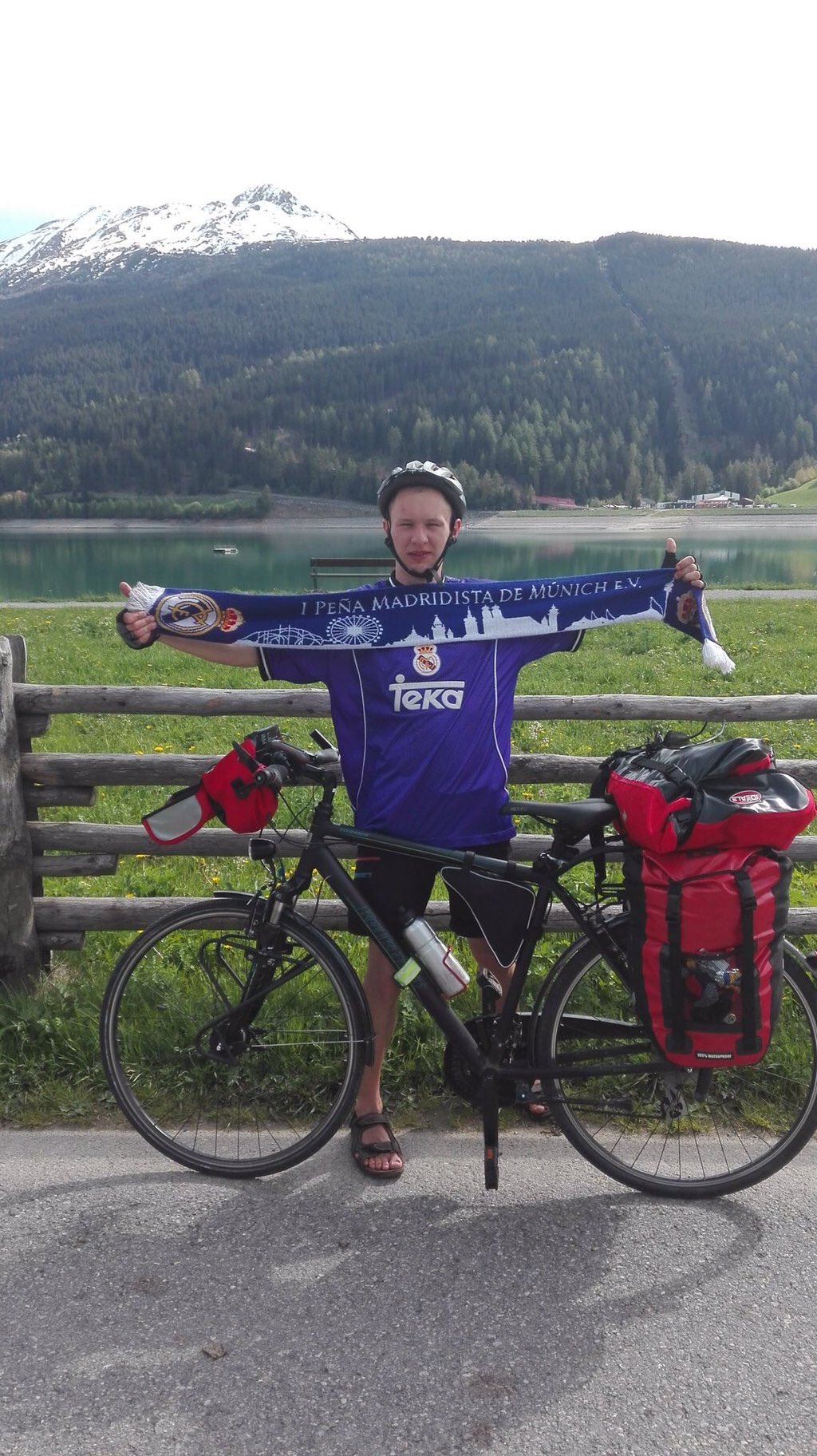 CjcmOcFUYAAtrYP.jpg:large