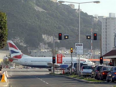 gibraltar-airport-runway-09.jpg