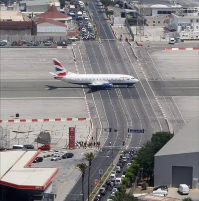 gibraltar-airport-runway-02.jpg