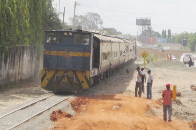 Treni+ikiwasili+Kituo+cha+Ubungo+Maziwa.JPG