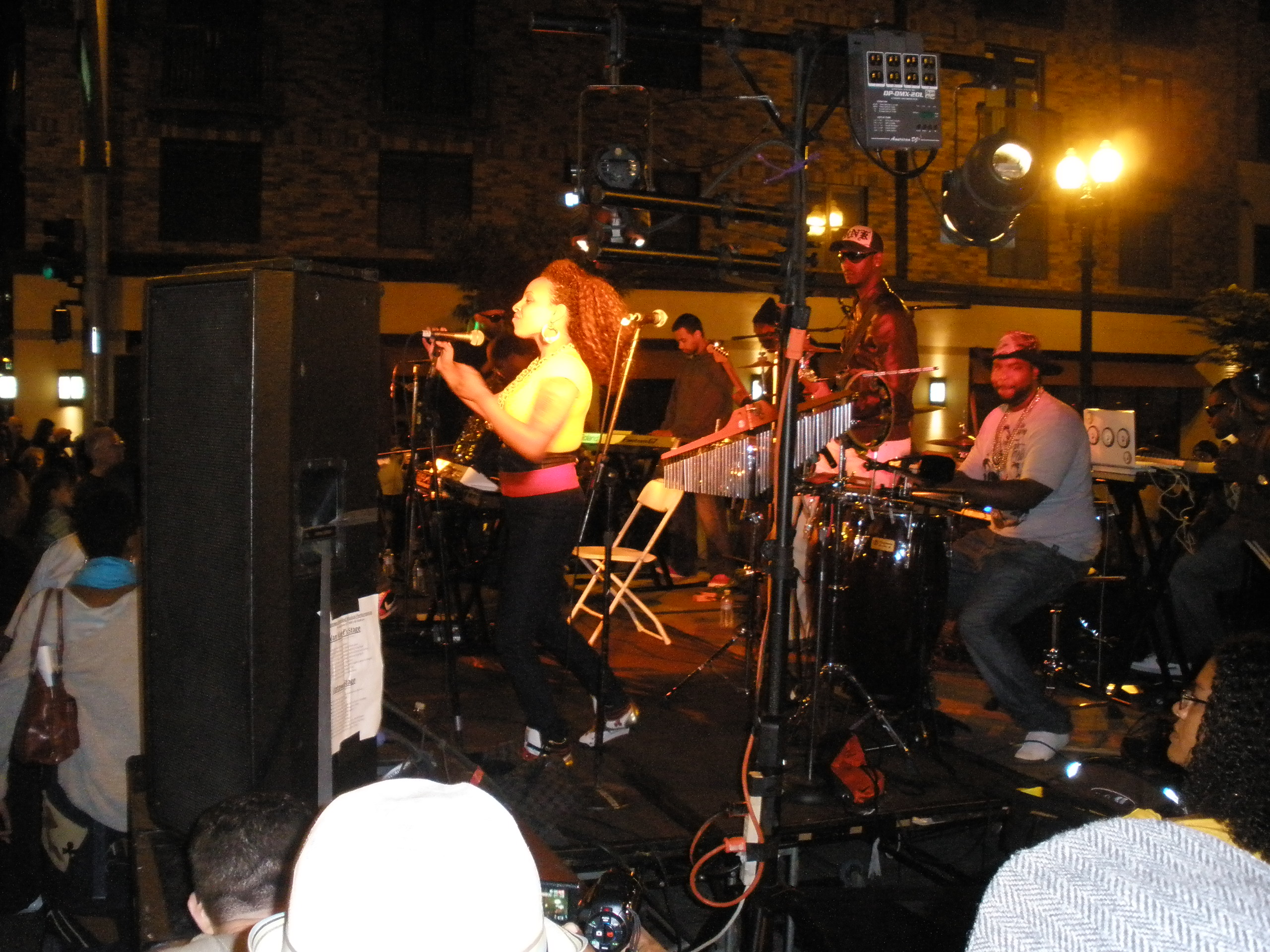 090618-09-hip-hop-band-on-stage.jpg