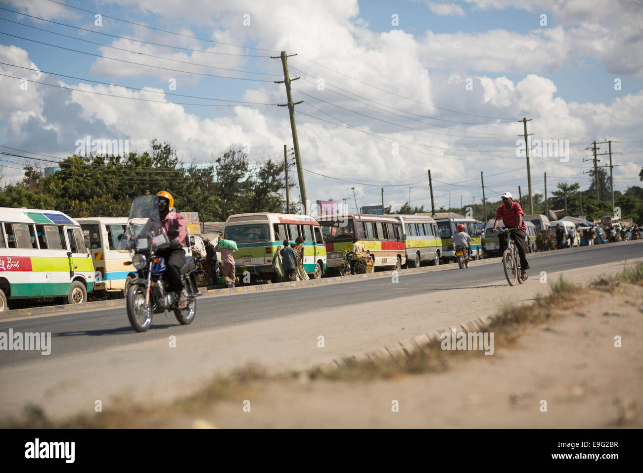 busy-street-scene-in-dar-es-salaam-tanzania-east-africa-E9G2BR.jpg