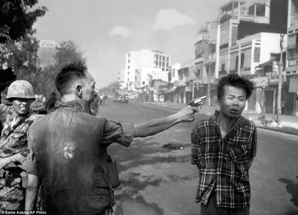 0021FC3E00000258-3222657-South_Vietnamese_police_chief_Nguyen_Ngoc_Loan_executes_a_handcu-a-1_1441402452070.jpg