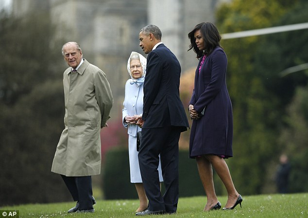 336FB94E00000578-3552704-President_Barack_Obama_and_his_wife_Michelle_met_Queen_Elizabeth-a-15_1461328226607.jpg