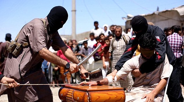 36C45F0600000578-0-Sickening_pictures_show_the_moment_ISIS_thugs_maimed_a_thief_for-a-17_1470038333966.jpg