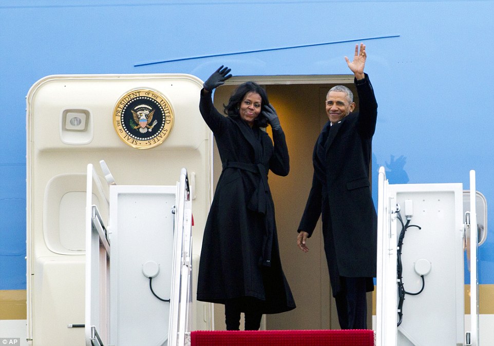 3C07F62200000578-4105722-President_Barack_Obama_boarded_Air_Force_One_with_First_Lady_Mic-a-21_1484116414590.jpg