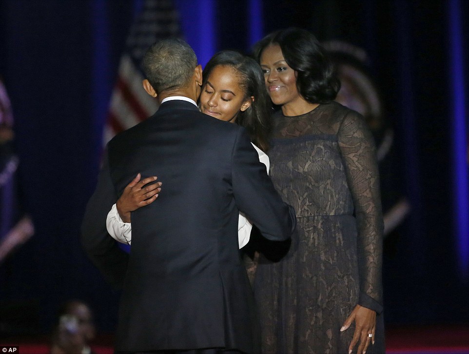 3C09610C00000578-4105722-Malia_hugs_her_father_as_she_joins_him_on_the_stage_after_he_del-a-1_1484116413731.jpg