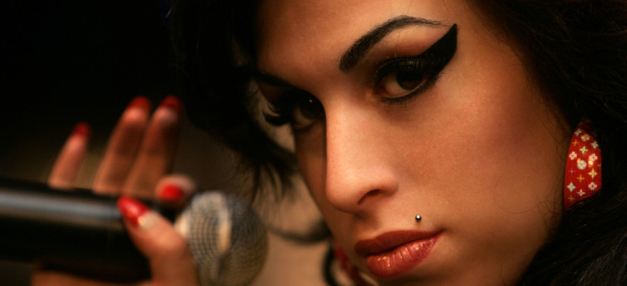 r-AMY-WINEHOUSE-huge.jpg