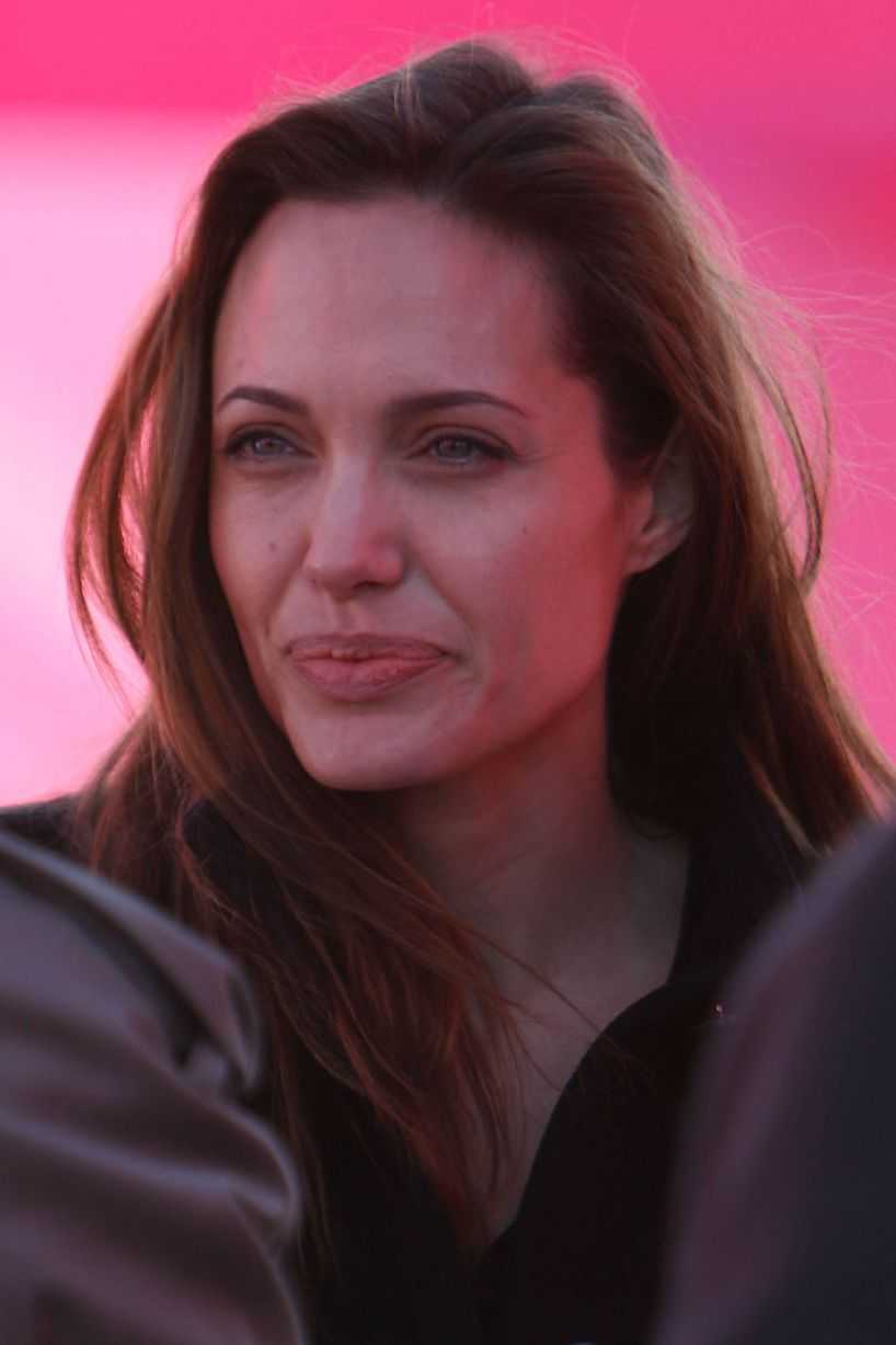 Angelina+Jolie+strained