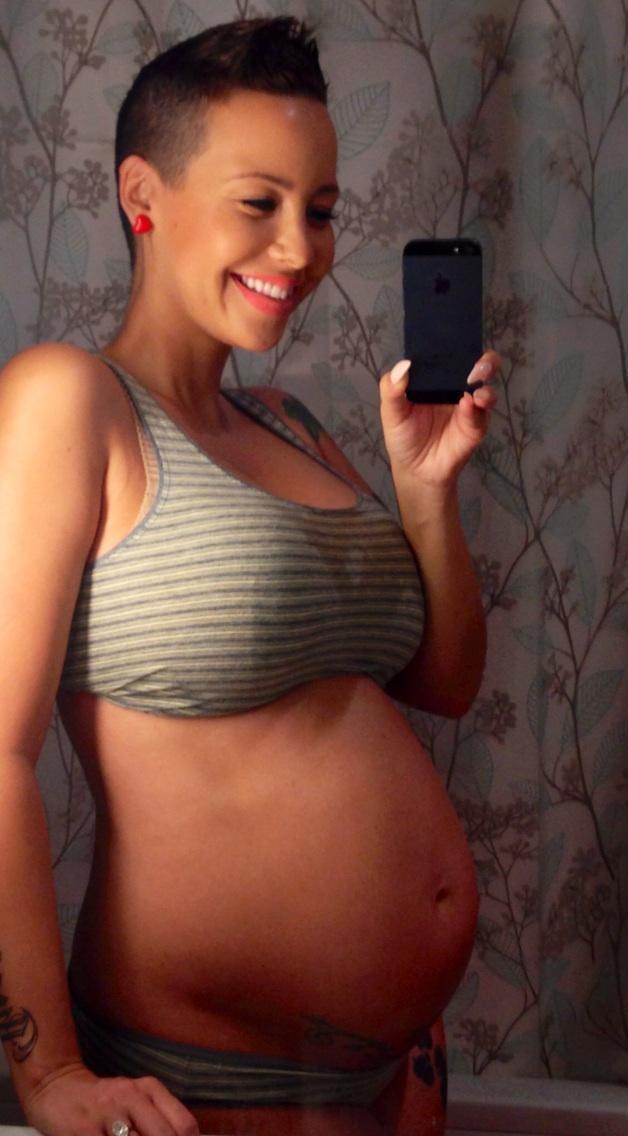 amber-rose-baby-bump-pic.jpg