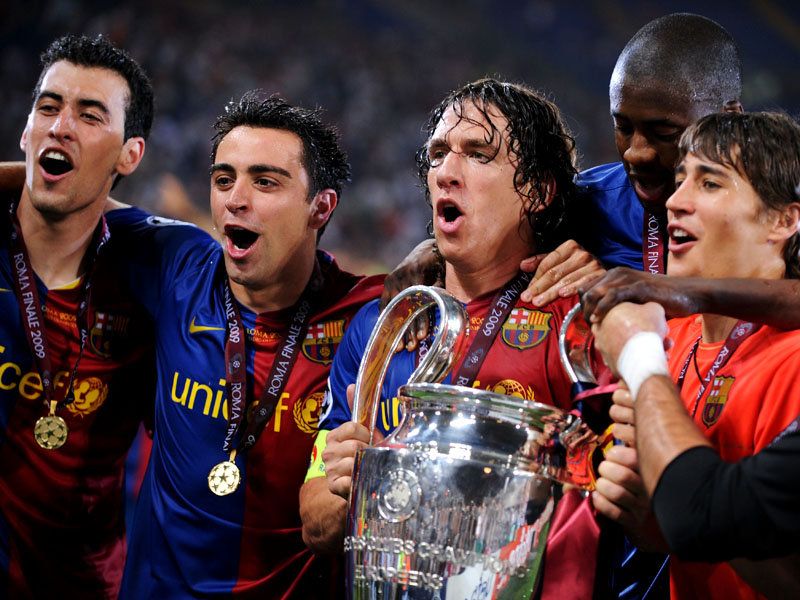 Carlos-Puyol-Trophy-Manchester-United-Barcelo_2311601.jpg