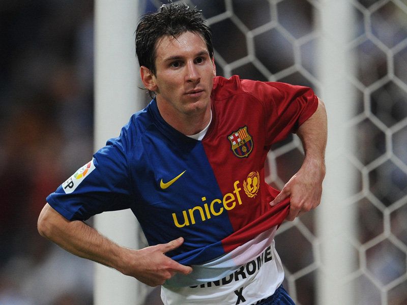 Lionel-Messi-celeb-Barcelona-v-Real-Madrid_2257800.jpg