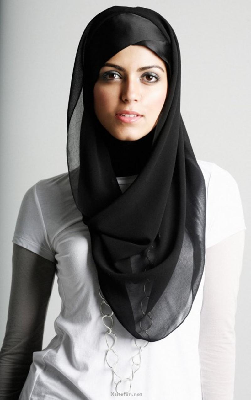 299351,xcitefun-arabic-dress-with-headscarf-3.jpg
