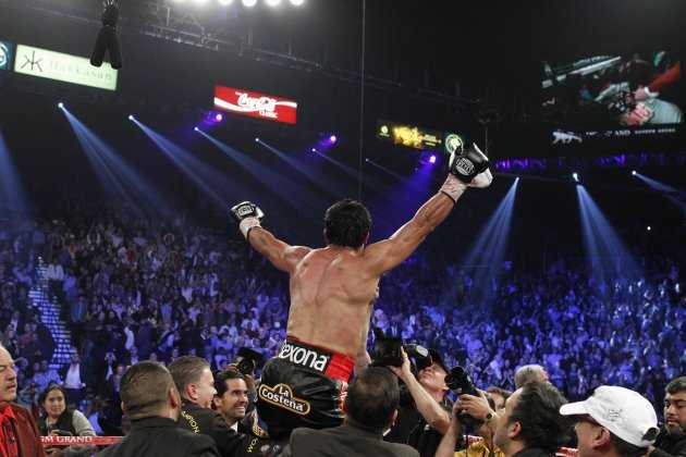 2012-12-09T060634Z_1795296606_GM1E8C9136001_RTRMADP_3_BOXING-PACQUIAO.JPG