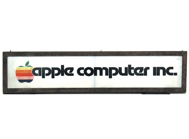 4-gallery-auctions-apple-signage-large-gallery-horizontal-png_185114.png