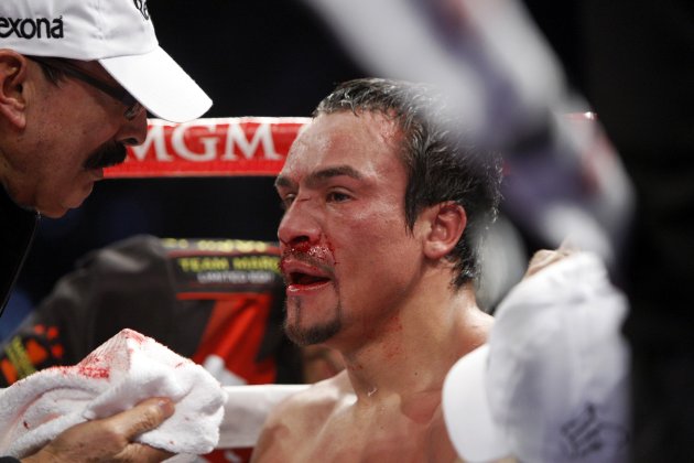 2012-12-09T072058Z_1870034377_GM1E8C916KR01_RTRMADP_3_BOXING-PACQUIAO.JPG