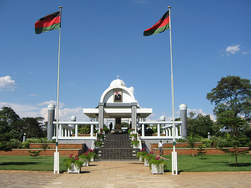 kamuzu-bandas-mausoleum1.jpg