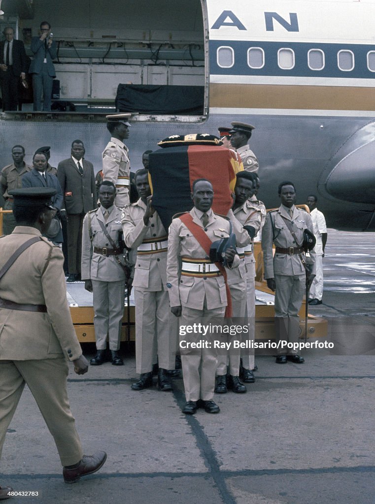 the-flagdraped-coffin-of-king-freddie-first-president-of-uganda-and-picture-id480432783