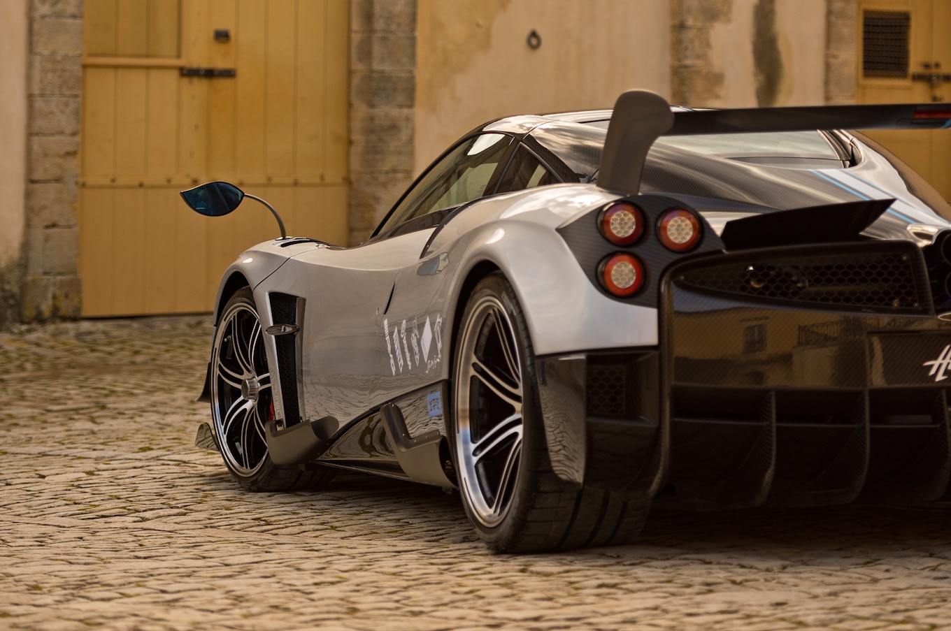 Pagani-Huayra-BC-rear-close.jpg