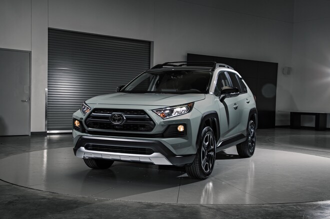 2019-Toyota-RAV4-front-three-quarter-1.jpg