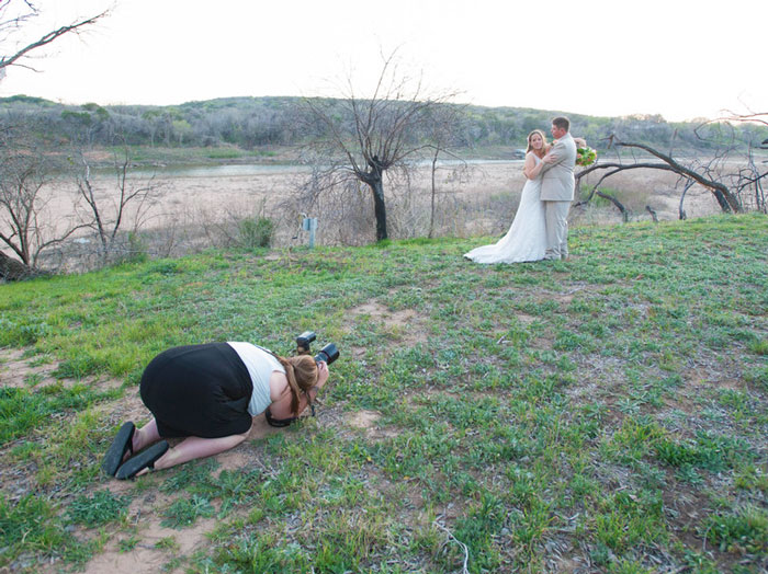 funny-crazy-wedding-photographers-behind-the-scenes-28-5774e2e4e7449__700.jpg