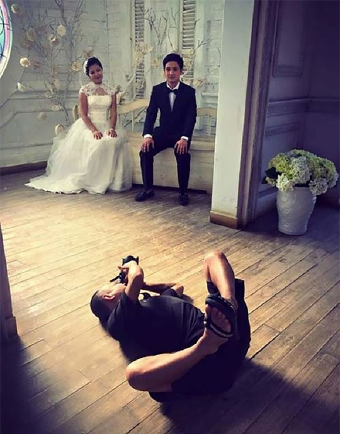 funny-crazy-wedding-photographers-behind-the-scenes-42-5774e30fc3861__700.jpg