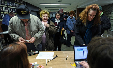 Voters-register-to-cast-t-007.jpg